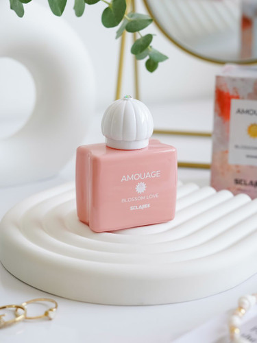ادکلن امواج(AMOUAGE Blossom love)